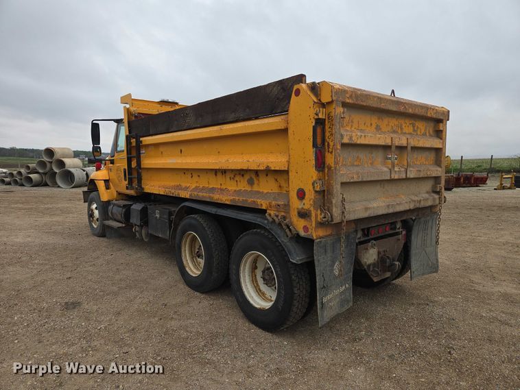 image for item EV5962 2005 International 7500 dump truck