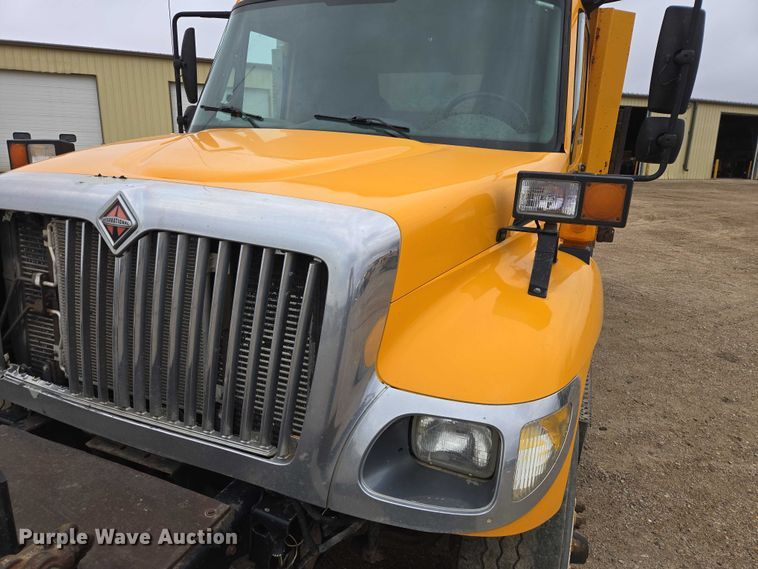 image for item EV5962 2005 International 7500 dump truck