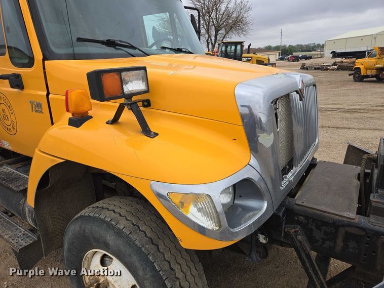 image for item EV5962 2005 International 7500 dump truck