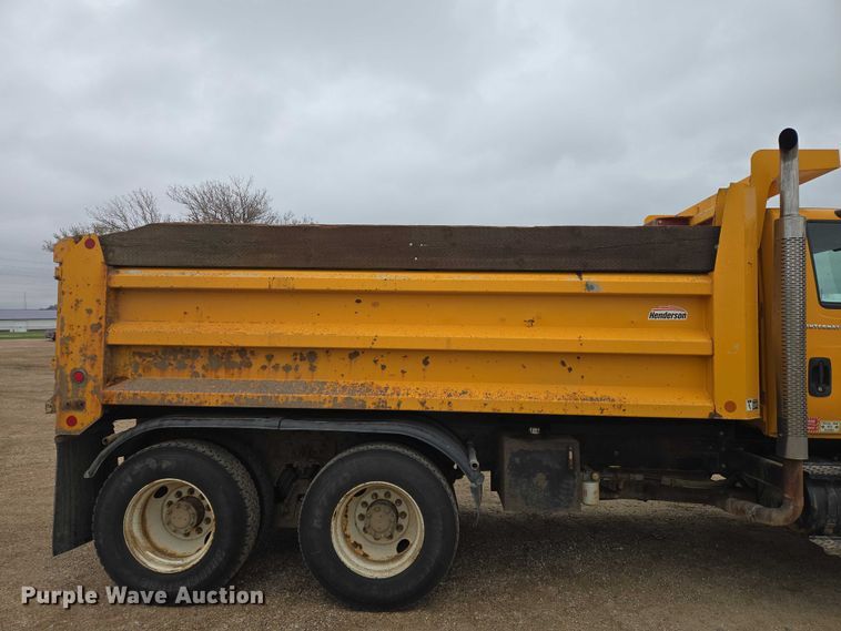 image for item EV5962 2005 International 7500 dump truck