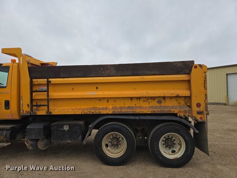 image for item EV5962 2005 International 7500 dump truck