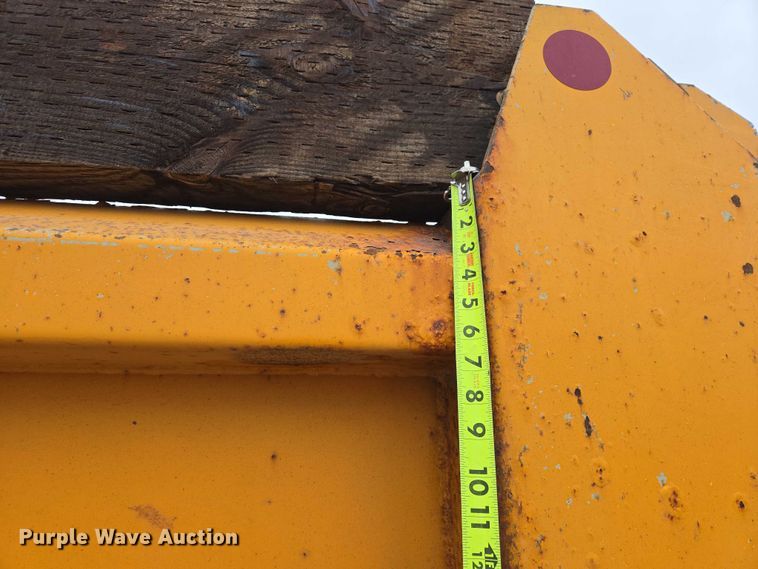 image for item EV5962 2005 International 7500 dump truck