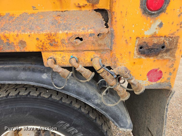image for item EV5962 2005 International 7500 dump truck