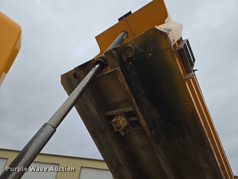 image for item EV5962 2005 International 7500 dump truck