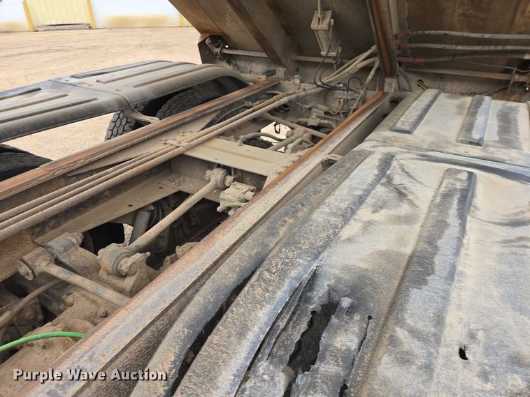 image for item EV5962 2005 International 7500 dump truck