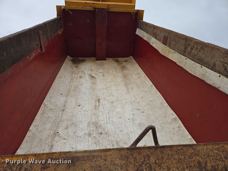 image for item EV5962 2005 International 7500 dump truck