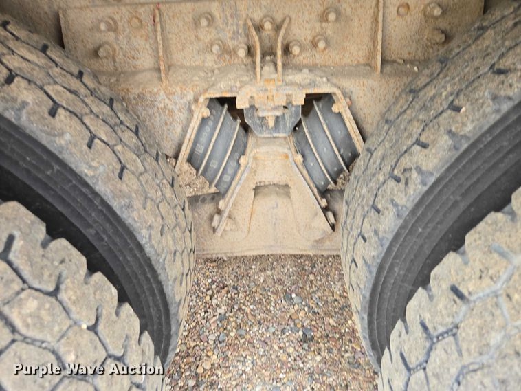 image for item EV5962 2005 International 7500 dump truck