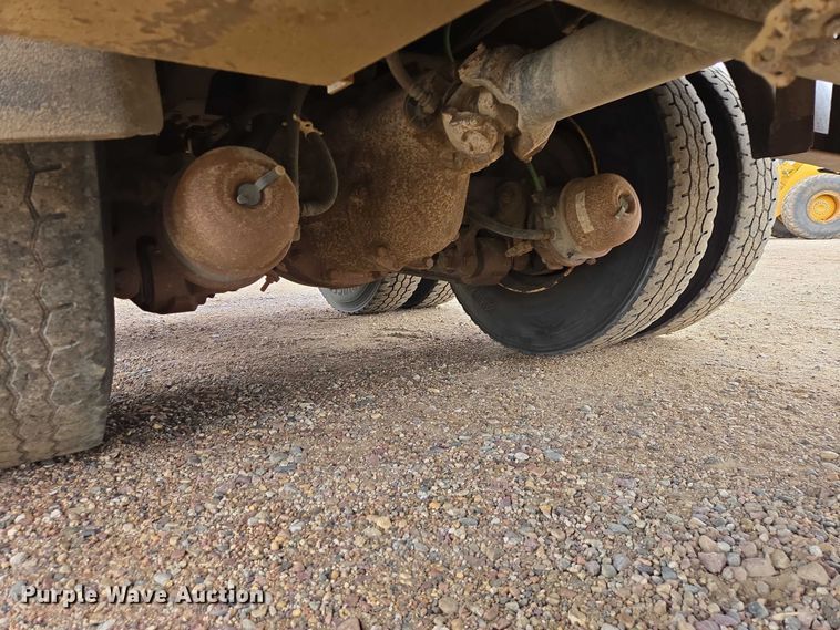 image for item EV5962 2005 International 7500 dump truck