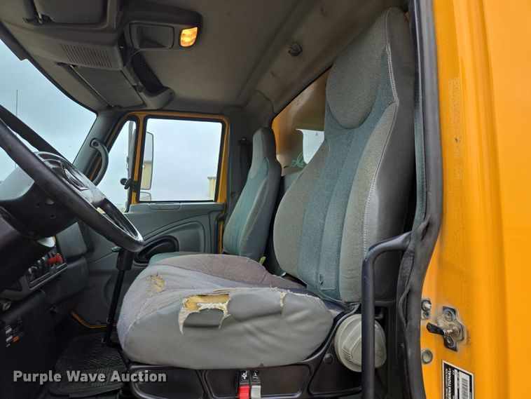 image for item EV5962 2005 International 7500 dump truck