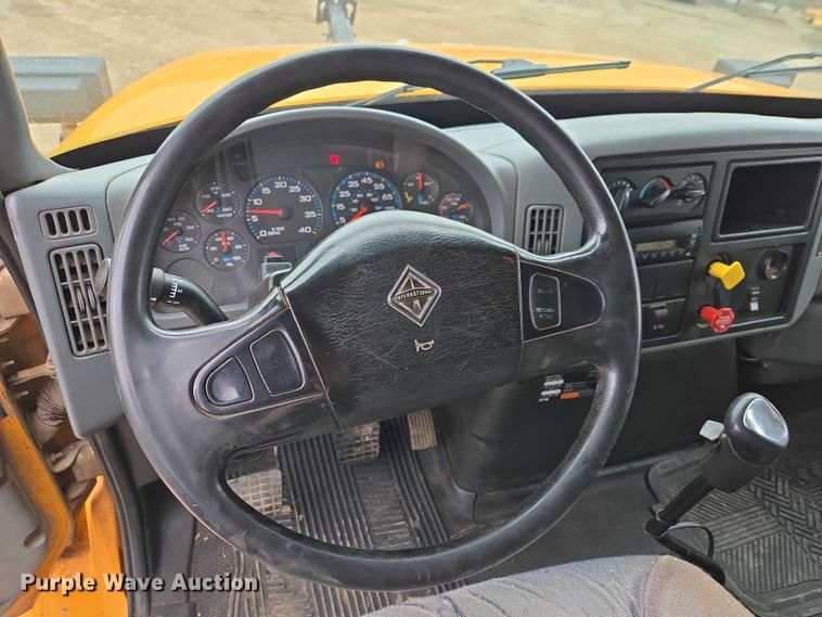 image for item EV5962 2005 International 7500 dump truck