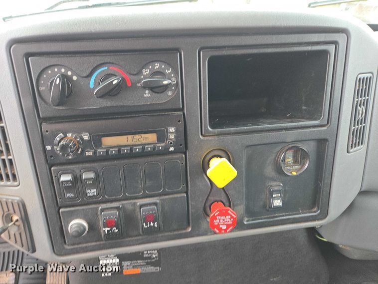 image for item EV5962 2005 International 7500 dump truck