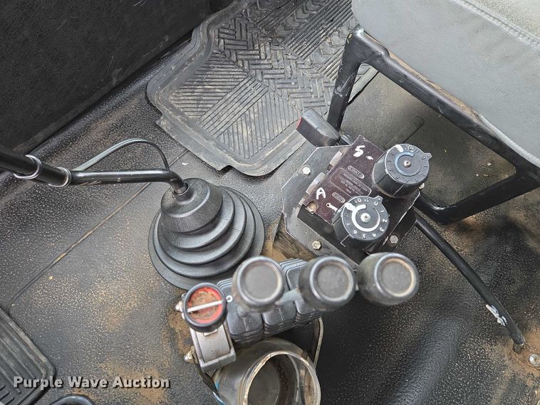 image for item EV5962 2005 International 7500 dump truck