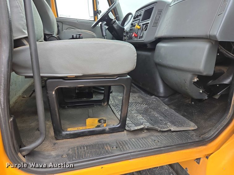 image for item EV5962 2005 International 7500 dump truck