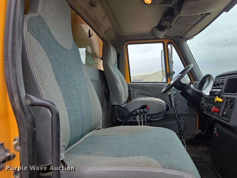 image for item EV5962 2005 International 7500 dump truck