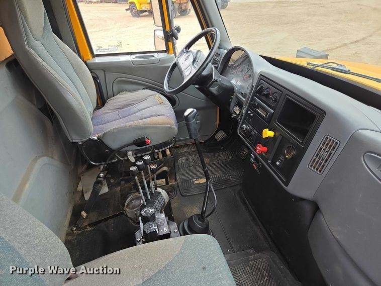 image for item EV5962 2005 International 7500 dump truck