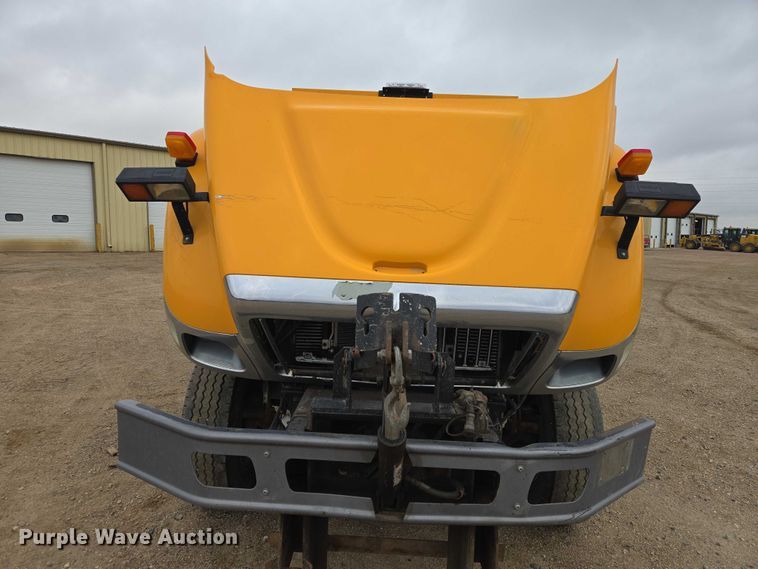 image for item EV5962 2005 International 7500 dump truck