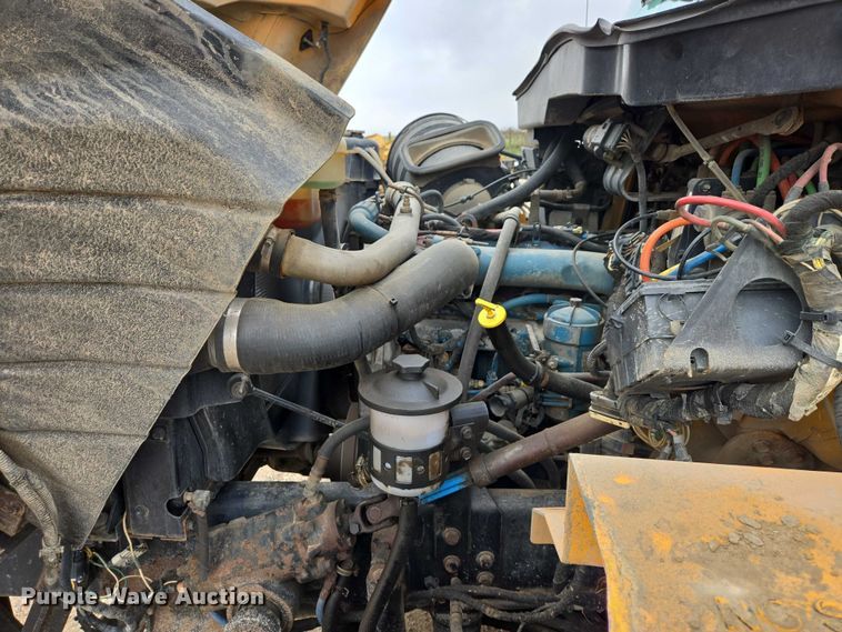 image for item EV5962 2005 International 7500 dump truck