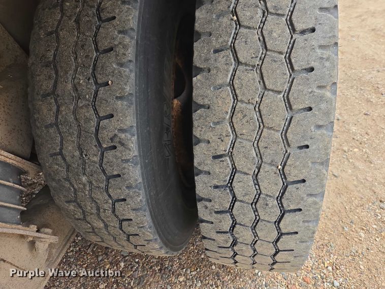 image for item EV5962 2005 International 7500 dump truck