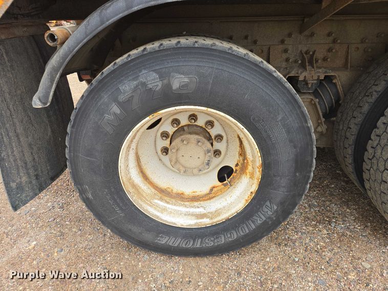 image for item EV5962 2005 International 7500 dump truck