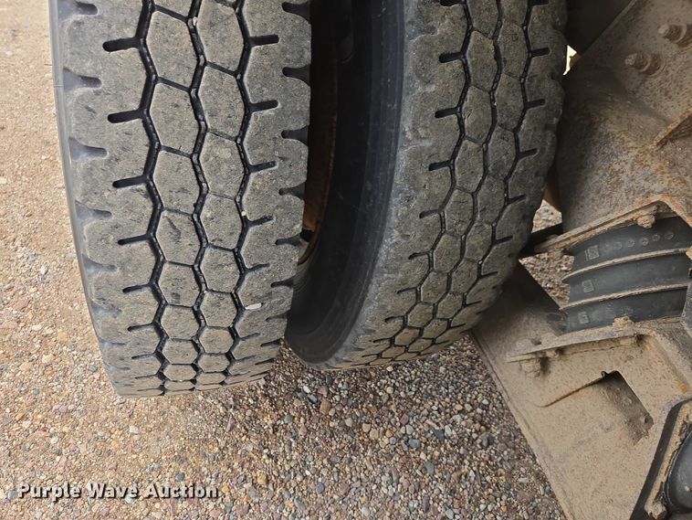 image for item EV5962 2005 International 7500 dump truck