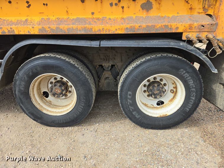 image for item EV5962 2005 International 7500 dump truck