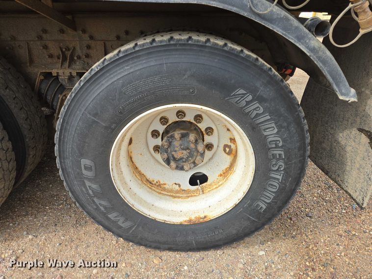 image for item EV5962 2005 International 7500 dump truck
