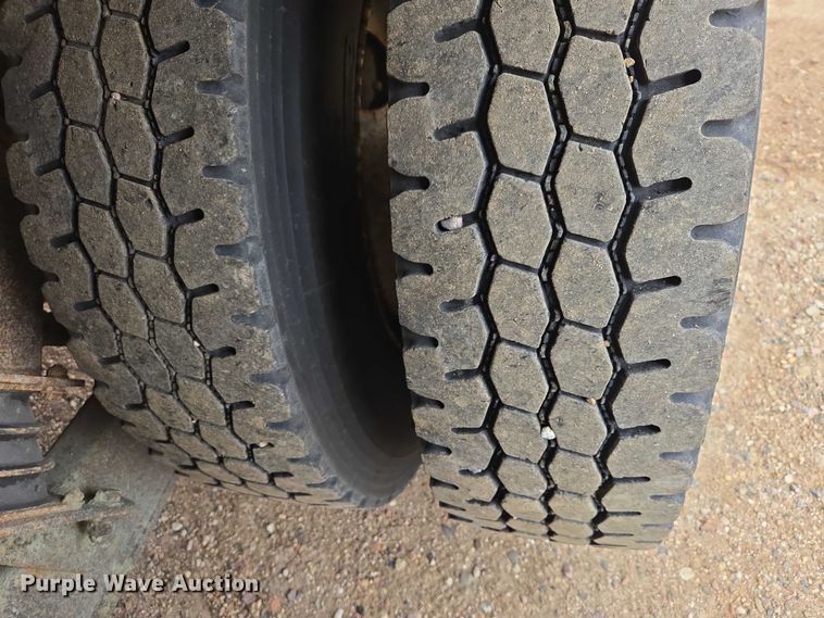 image for item EV5962 2005 International 7500 dump truck