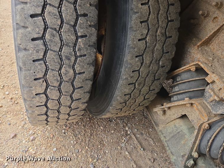 image for item EV5962 2005 International 7500 dump truck