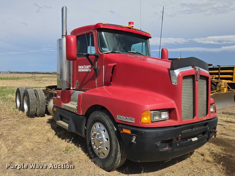 image for item EV5963 1992 Kenworth T600 semi truck