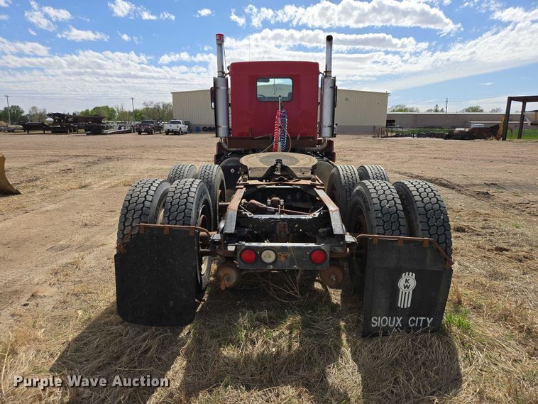image for item EV5963 1992 Kenworth T600 semi truck