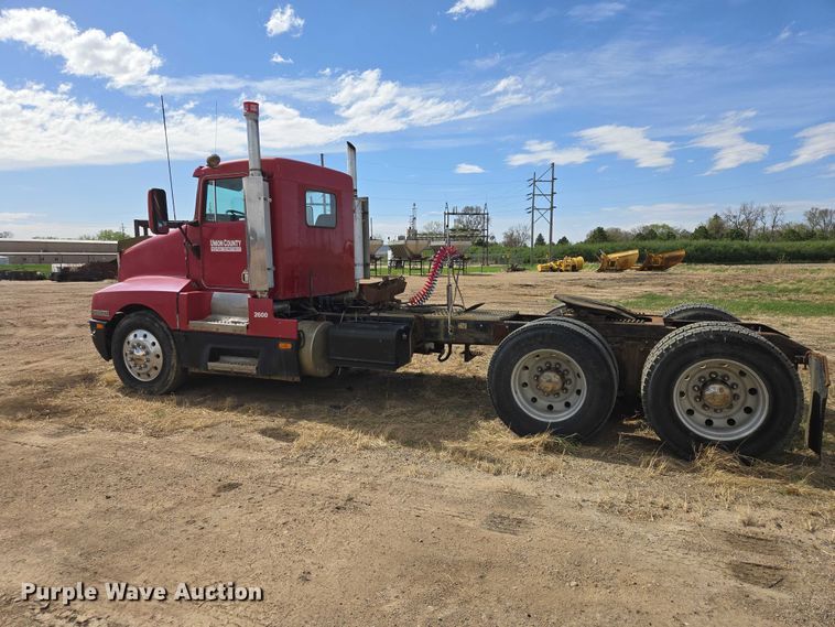image for item EV5963 1992 Kenworth T600 semi truck