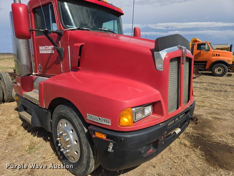 image for item EV5963 1992 Kenworth T600 semi truck