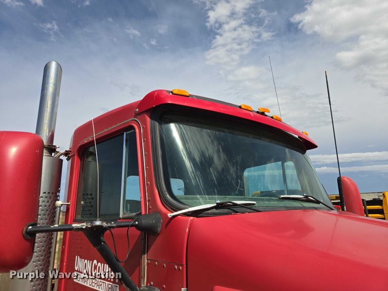 image for item EV5963 1992 Kenworth T600 semi truck