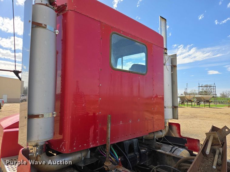 image for item EV5963 1992 Kenworth T600 semi truck