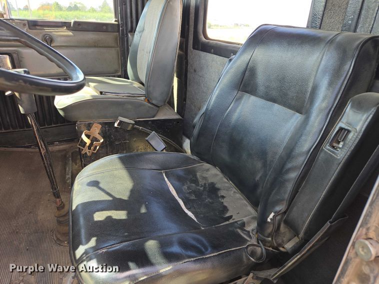 image for item EV5963 1992 Kenworth T600 semi truck