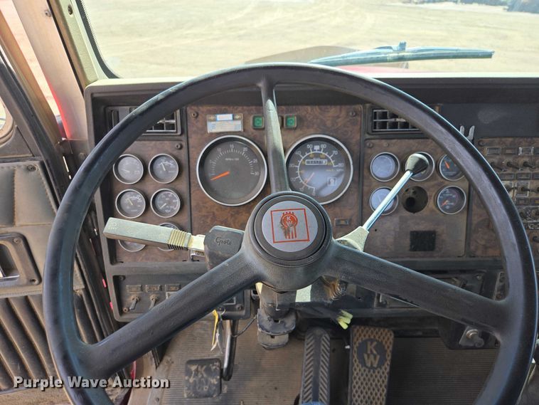 image for item EV5963 1992 Kenworth T600 semi truck