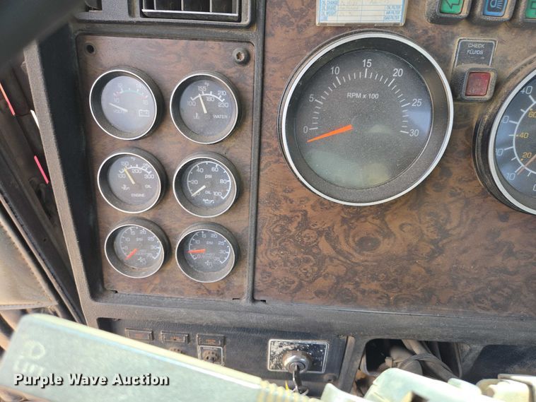 image for item EV5963 1992 Kenworth T600 semi truck