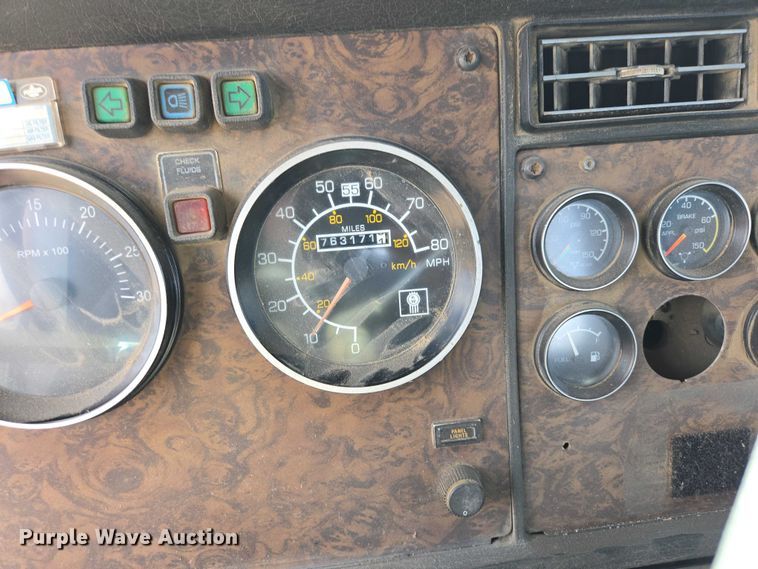 image for item EV5963 1992 Kenworth T600 semi truck