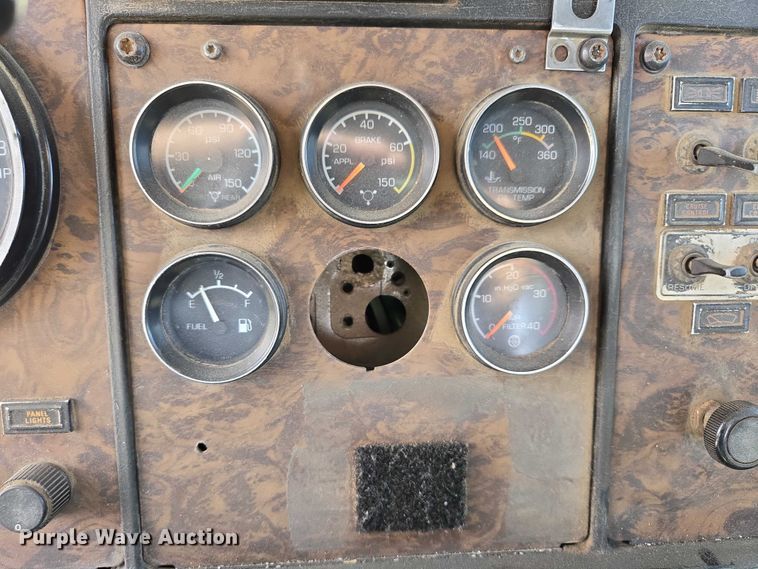 image for item EV5963 1992 Kenworth T600 semi truck