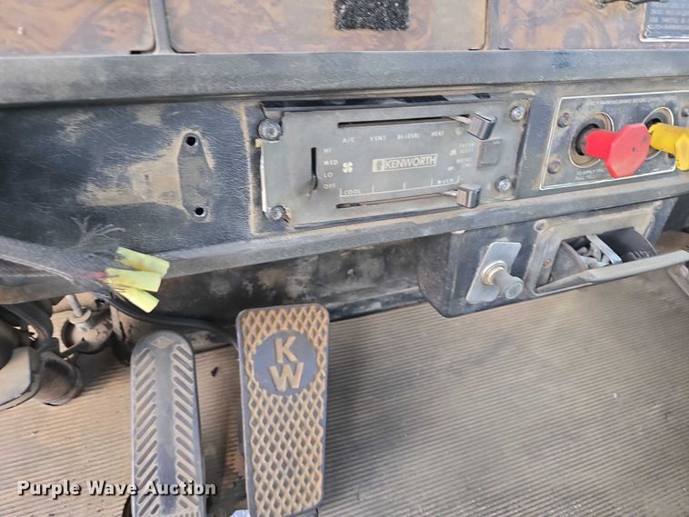 image for item EV5963 1992 Kenworth T600 semi truck