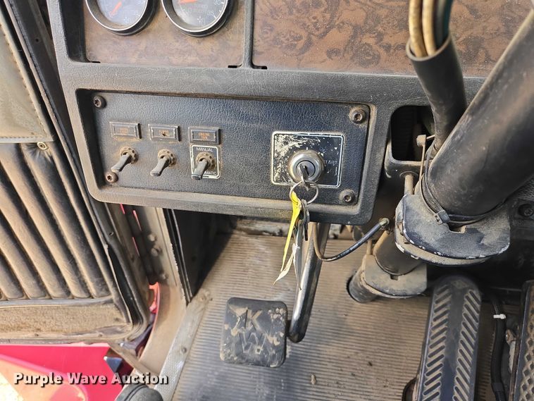 image for item EV5963 1992 Kenworth T600 semi truck