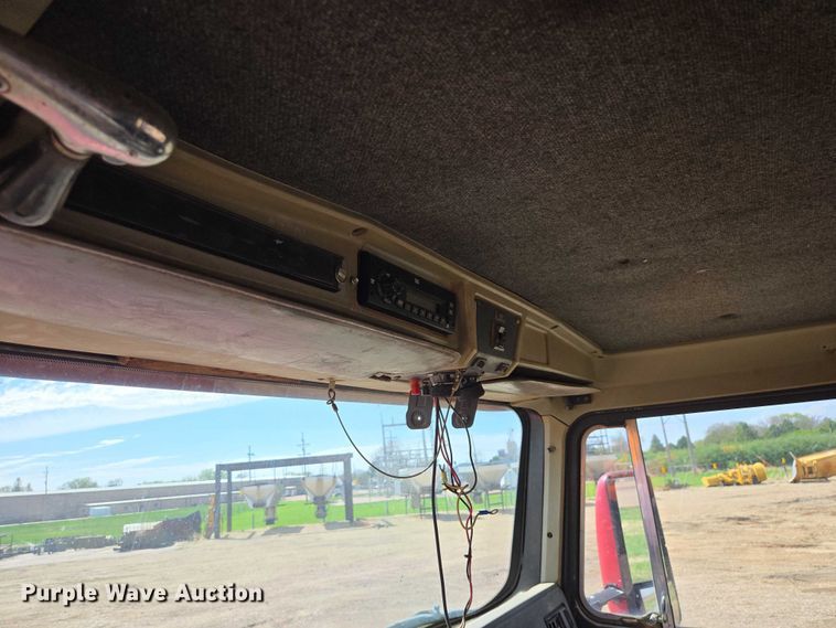 image for item EV5963 1992 Kenworth T600 semi truck