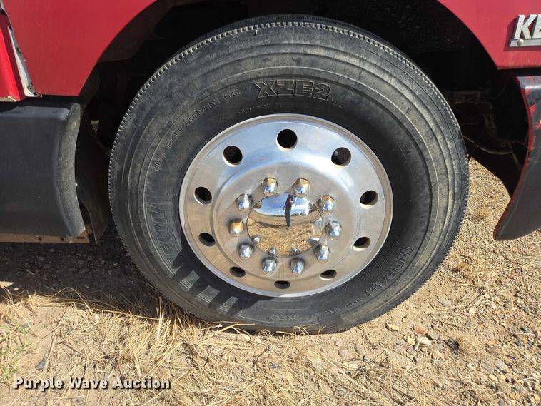 image for item EV5963 1992 Kenworth T600 semi truck