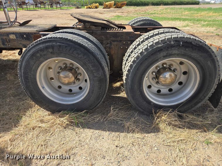 image for item EV5963 1992 Kenworth T600 semi truck