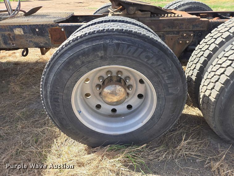 image for item EV5963 1992 Kenworth T600 semi truck