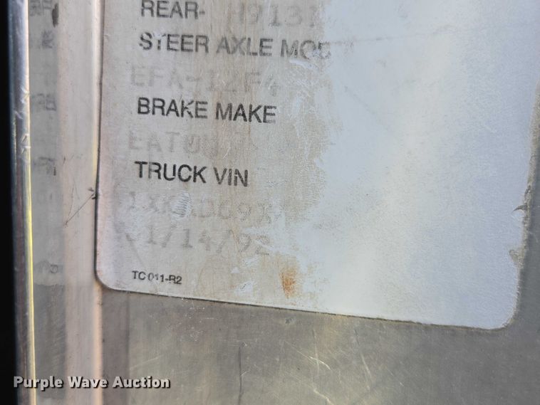 image for item EV5963 1992 Kenworth T600 semi truck