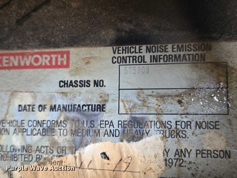 image for item EV5963 1992 Kenworth T600 semi truck