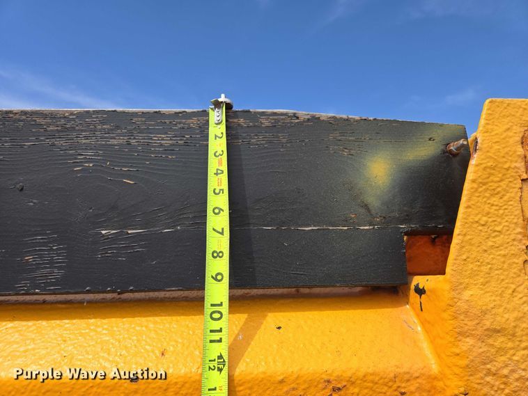 image for item EV5964 2001 Sterling LT8500 dump truck