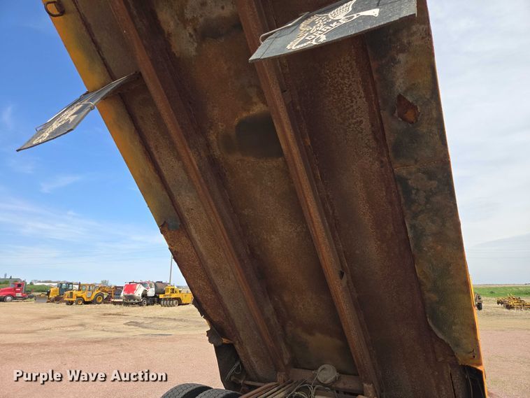 image for item EV5964 2001 Sterling LT8500 dump truck