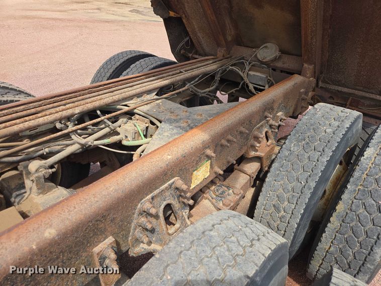 image for item EV5964 2001 Sterling LT8500 dump truck
